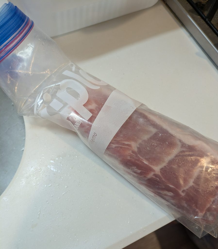 ジップロックに封入された肉